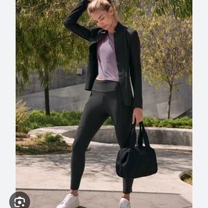 Athleta Stellar City Tight - black